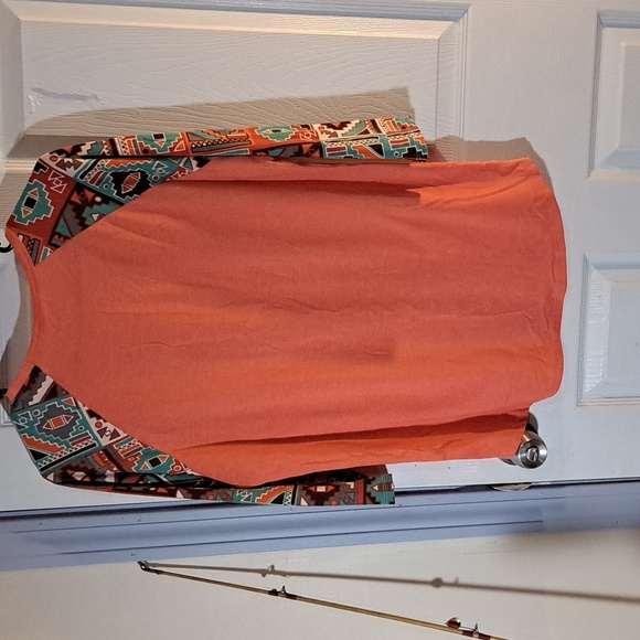 Lularoe Randy tee - Picture 2 of 2